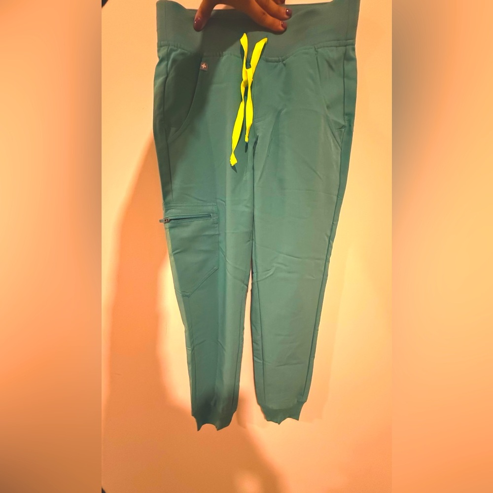 FIGS women's Cactus Zamora™ - Petite Jogger Scrub Pants - XXS - Petite - Picture 3 of 3